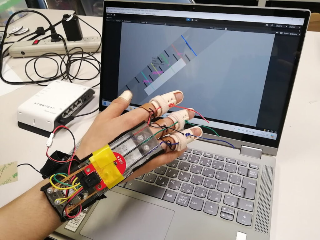 手指装着型自作コントローラを用いたゲーム集、風船ドローン、他