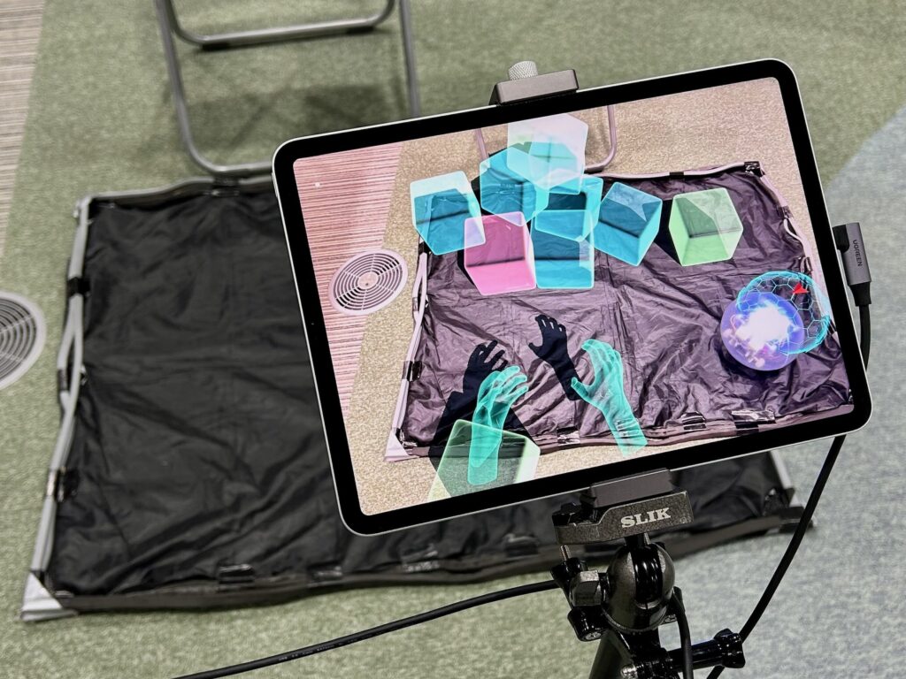 Boundary Blur : 球体型ロボットと複合現実を活用したマルチエージェントシステム 