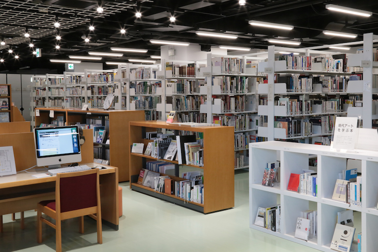 プロジェクト資料展示、七化栞（ななばけしおり）展、古本市